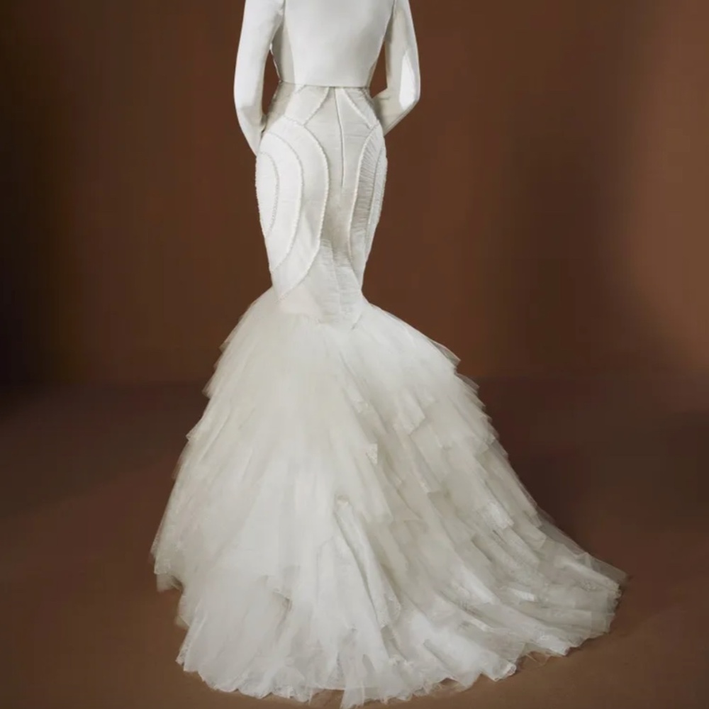 PRONOVIAS - 'Lana' Wedding Dress - Size US10 - MSRP $6290 - NWT - SAVE $5000 - Picture 9 of 12